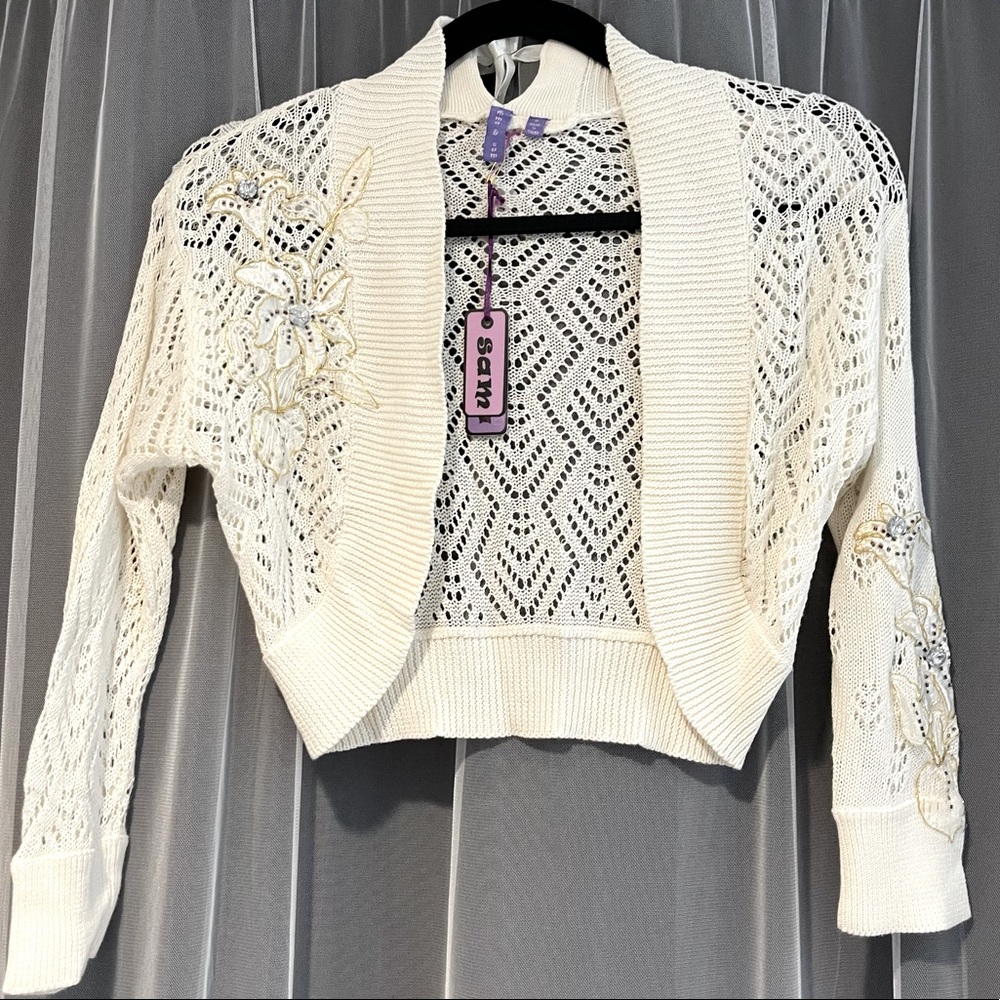 Knit cropped cardigan/bolero with embroidered design. New w/ Tag.